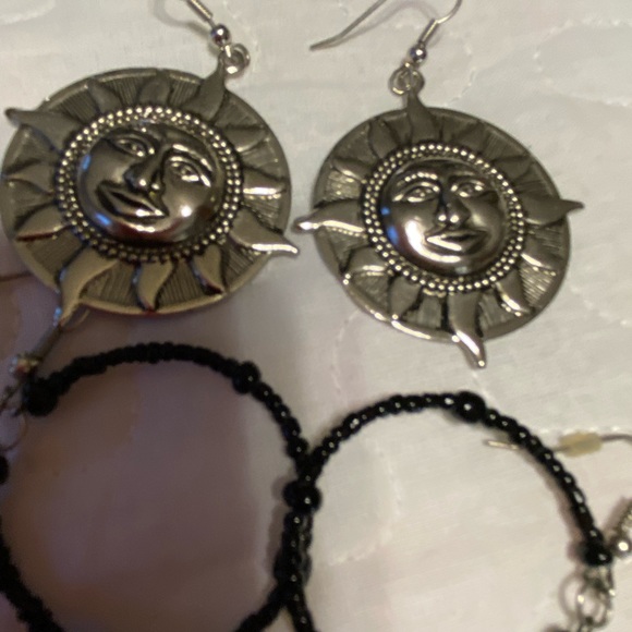 3 pairs of earrings all together for $8 - Picture 4 of 7